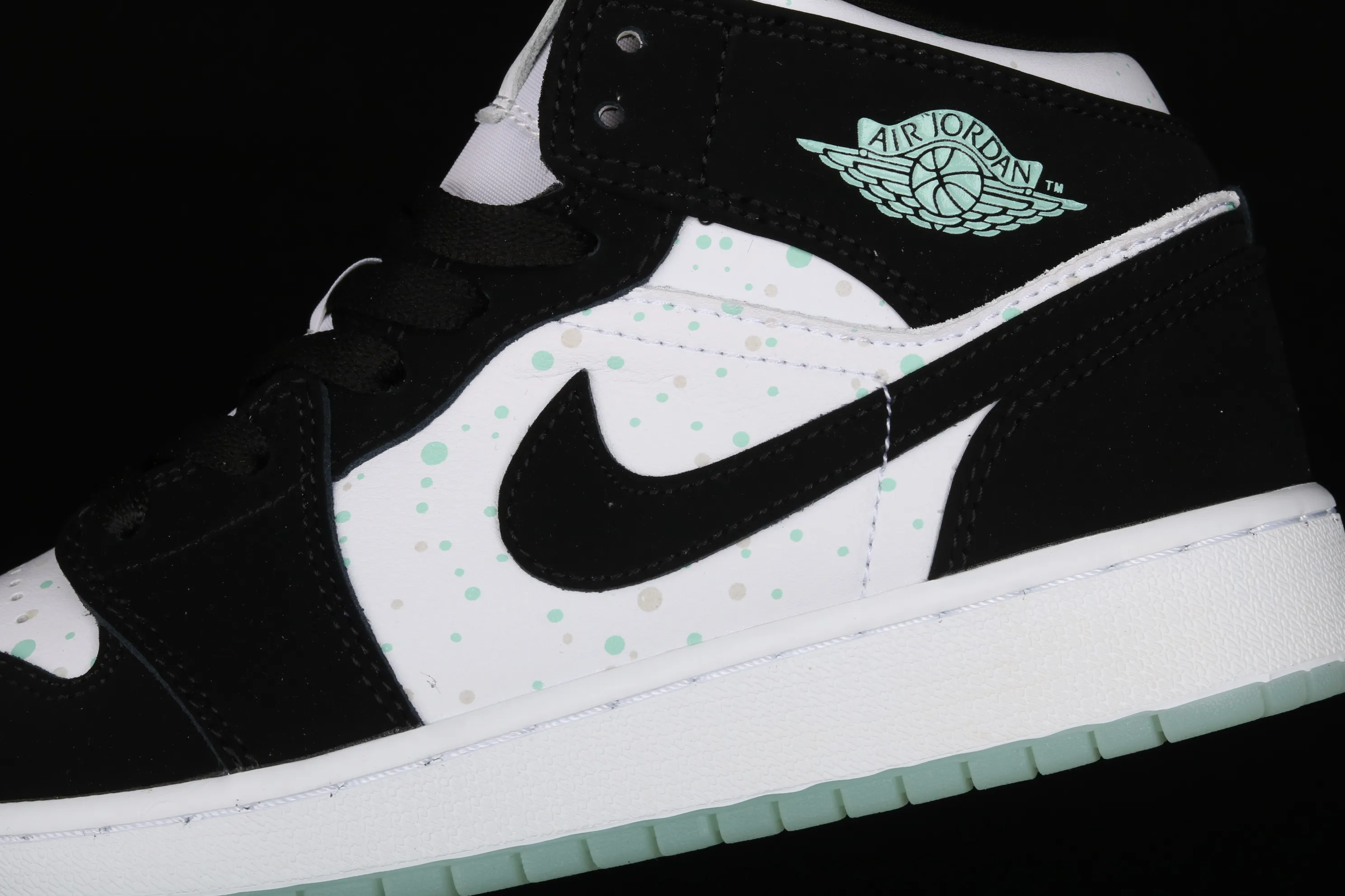 All categories Air Jordan Jordan series basketball shoes Air Jordan 1 Mid Air Jordan 1 Mid AJ1 Joe 1 black and white color luminous starry mid-top BQ6931-103